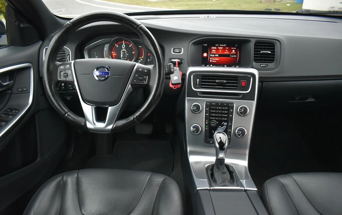 Volvo V60 Cross Country cena 79900 przebieg: 210000, rok produkcji 2017 z Prószków małe 781